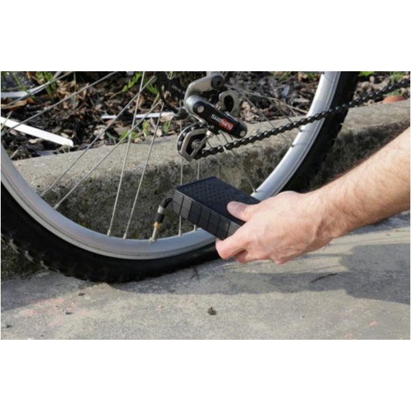 Taschenkompressor (120 PSI/8 Bar) mit LED-Taschenlampe