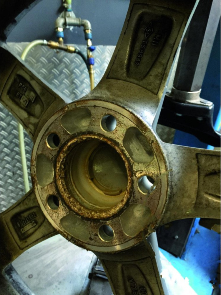 Radnabenlochschleifer