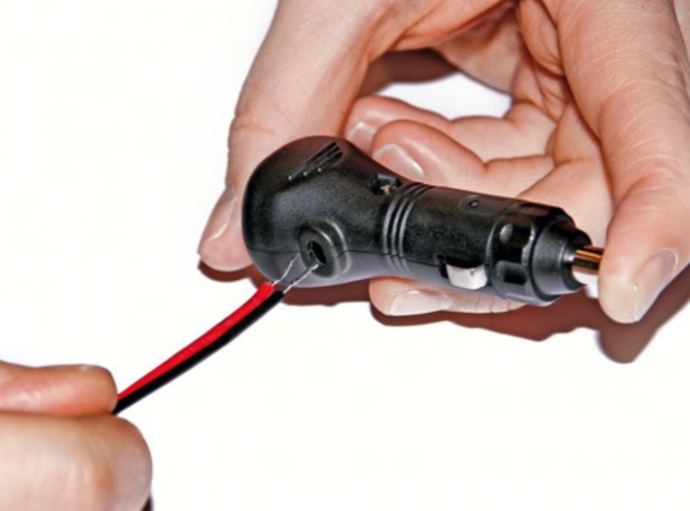 Stecker für Zigarrenanzünder mit seitlichem Kabeleingang, 12/24V