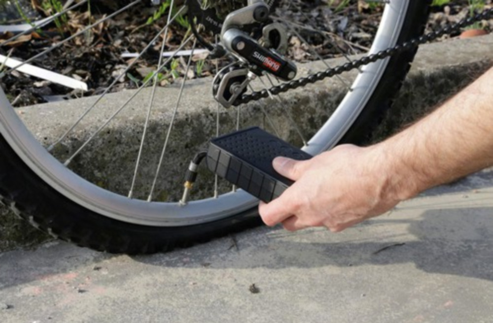 Taschenkompressor (120 PSI/8 Bar) mit LED-Taschenlampe