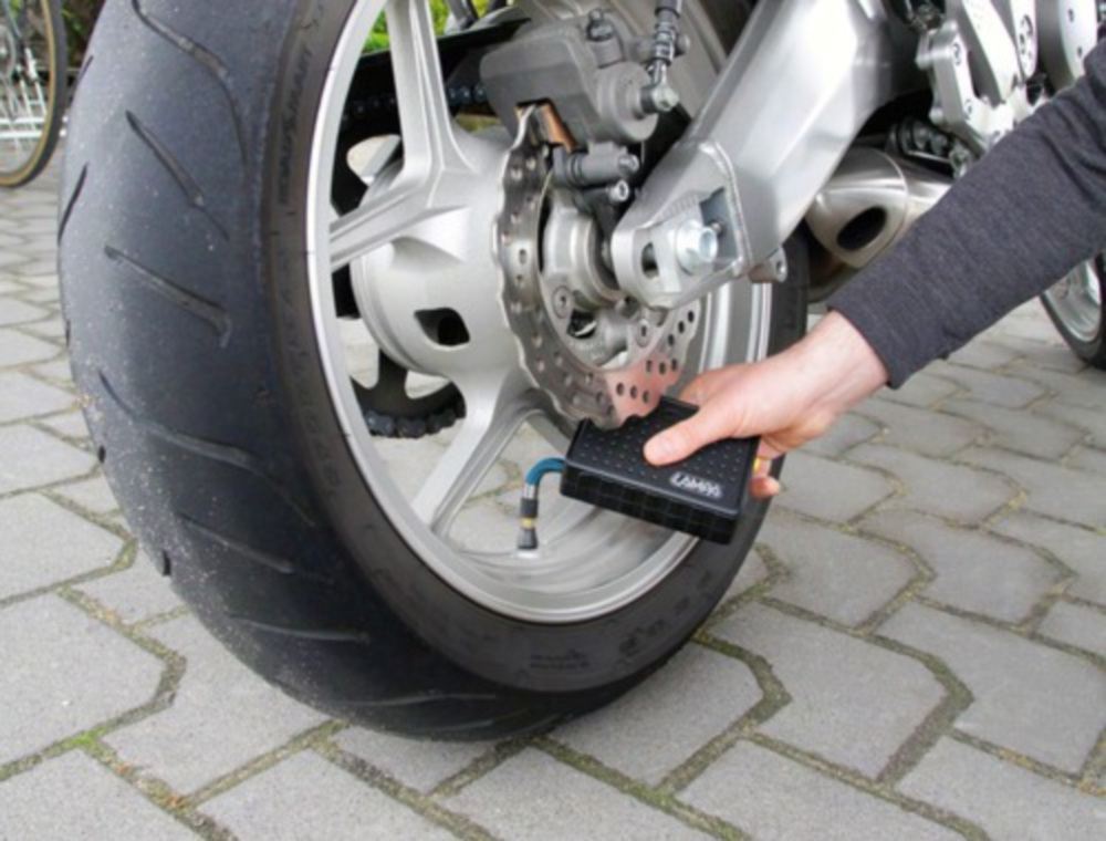 Taschenkompressor (120 PSI/8 Bar) mit LED-Taschenlampe